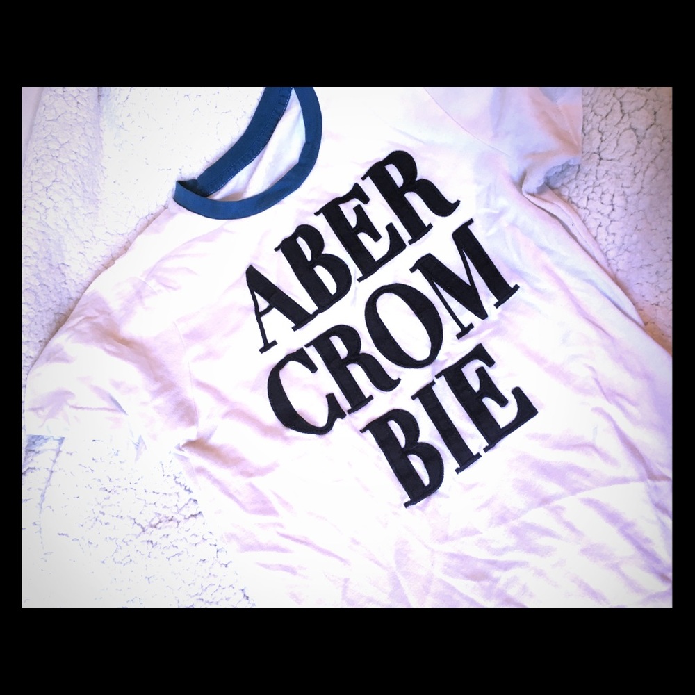Ambercrombie Kids 8/10 (fits like medium croptop)